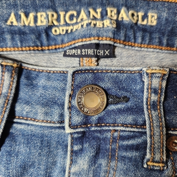 American Eagle Super Stretch X High Rise Frayed Edge Denim Mini Skirt-Size 4 - Picture 4 of 8